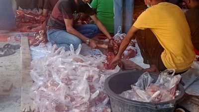 Masjid KH Ahmad Dahlan Kupang Bagikan Daging Kurban Langsung ke Rumah Warga