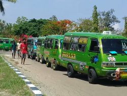 Sopir Angkot Mogok Massal, Gelar Aksi Unjuk Rasa di DPRD NTT