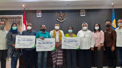 Pemkot Kupang Serahkan Santunan BPJS Ketenagakerjaan