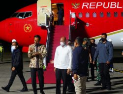 Tiba di Kota Kupang, Presiden Jokowi Disambut Teriakan Tiga Periode