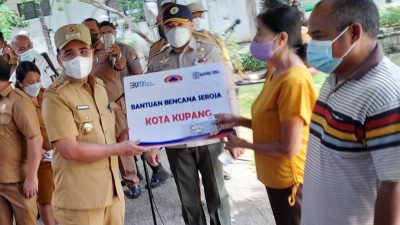 Pemkot Kupang Salurkan Dana Stimulan bagi Warga Terdampak Seroja