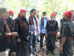 Gubernur VBL Kunjungi Kampung Adat Lewokluok