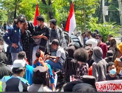 Gelar Aksi Demo, Mahasiswa Tolak Kenaikan Harga BBM dan Minyak Goreng