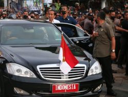 Ribuan Masyarakat Sambut Kedatangan Presiden Jokowi di Ende