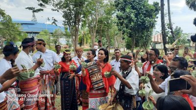 Bunda Julie Ingin Tos Kenegaraan Tingkat Provinsi NTT Pakai Tuak Manis
