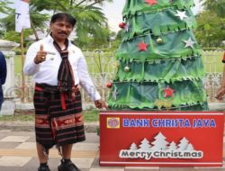 George Hadjoh Tinjau Pemasangan Pohon Natal di Jalan El Tari Kupang