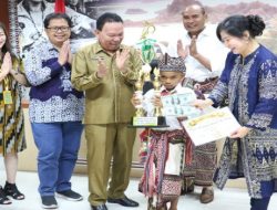 Harumkan Nama NTT, Nono Terima Penghargaan dan Uang 200 Dolar AS
