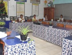 Kunjungi SDN Fontein 1, George Hadjoh Minta Guru Hadir Tepat Waktu di Sekolah