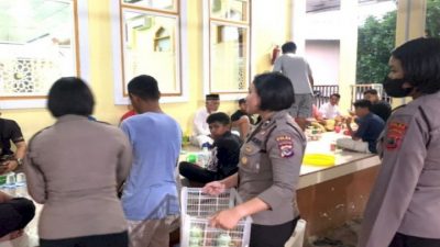 Srikandi Ditsamapta Polda NTT Berbagi Kasih di Bulan Suci Ramadhan