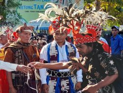 Tarian Lamaholot Hantar El Asamau Daftarkan Diri Sebagai Balon DPD RI di KPU NTT