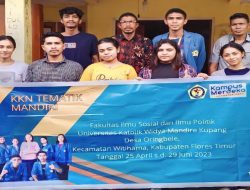 Mahasiswa KKNT Unwira Diminta Dukung Percepatan Roda Pembangunan di Desa Oringbele