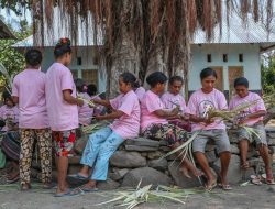 Srikandi Ganjar NTT Dorong Warga Pulau Pura Maksimalkan Potensi Daun Lontar
