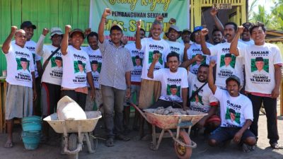 Santri Dukung Ganjar dan Warga Gotong Royong Bangun Madrasah di Lembata
