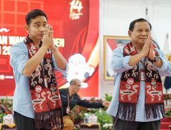 Prabowo-Gibran Kenakan Syal Bermotif Sumba Saat Daftar ke KPU