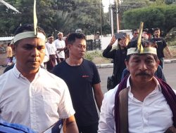Pakai Busana Adat Lembata, George Hadjoh Daftar Balon Wali Kota Kupang ke DPD PAN