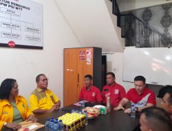 PSI Full Team Sambut Melki Laka Lena Kembalikan Formulir Pendaftaran Cagub NTT