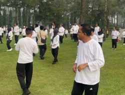 Momen Gubernur Melki dan Ratusan Kepala Daerah Goyang “Gemu Fa Mi Re” Saat Senam Pagi di Akmil Magelang