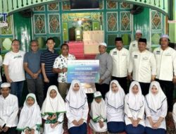 Wakili FGD BPD 8, Plt Dirut Bank NTT Serahkan Bantuan ke Masjid dan Panti Asuhan Sultan Suriansyah Kalsel