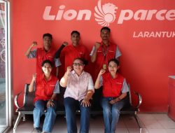 Cerita Kurir Lion Parcel Larantuka, Setia Antar Paket di Tengah Erupsi Gunung Lewotobi
