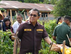 Melki Apresiasi SMAN 1 Kupang Timur yang Sulap Lahan Kosong Jadi Kebun Cabai