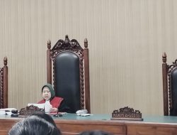 Mokris Lay Jalani Sidang Perdana Kasus Penelantaran Istri dan Anak