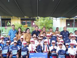 Melki Apresiasi Bank Mandiri yang Bagikan Ribuan Alat Tulis untuk Siswa SD di NTT