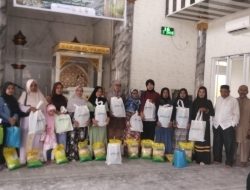 PT Pelindo Salurkan Ratusan Paket Sembako untuk Anak Yatim dan Dhuafa