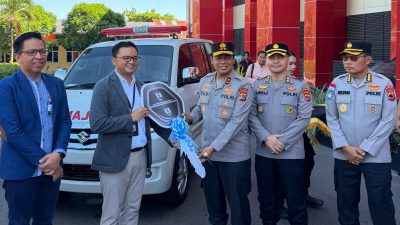BRI Serahkan Bantuan TJSL Satu Unit Mobil Ambulance untuk Polda NTT