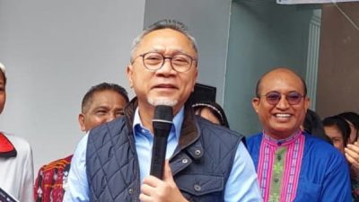 Zulhas Bagikan 1000 Paket Sembako untuk Jemaat GBI Kupang