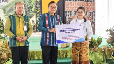 Dirut Charlie Hadir dan Salurkan KUR Saat Pembukaan Sidang Sinode GKS di Sumba Timur