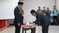 Melki Laka Lena Lantik Ketut Widaya Jadi Dirut Jamkrida NTT