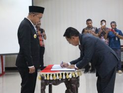 Melki Laka Lena Lantik Ketut Widaya Jadi Dirut Jamkrida NTT