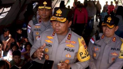 Polisi Jaga Rumah Warga dan Gotong Royong Bersihkan Puing Bangunan Pascagempa