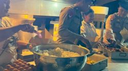 Polisi Masak untuk Pengungsi Gempa, Selalu Hadir Saat Warga Membutuhkan