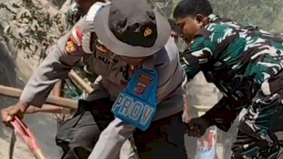 Polisi Buka Akses Jalan di Palue Usai Kendaraan Bantuan Tertahan Longsor