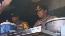 Rudi Darmoko Cek Kebutuhan Warga hingga Layani Makan di Dapur Umum