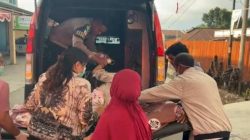 Respon Cepat Polisi Evakuasi Ibu Hamil dan Pasien yang Butuh Oksigen di Ruteng