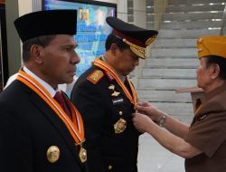 LVRI Anugerahi Bintang untuk Wagub Johni dan Kapolda Rudy Darmoko