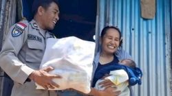 Polri Datangi Rumah Korban Gempa, Bawa Sembako hingga Pampers Bayi